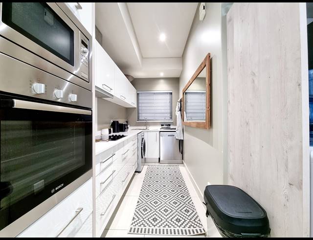 3 BEDROOM TOWNHOUSE TO LET IN OAKLANDS
